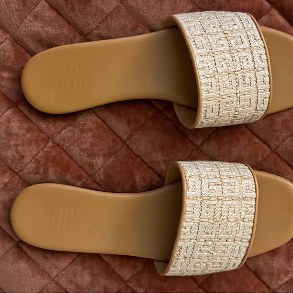 Givency Slides